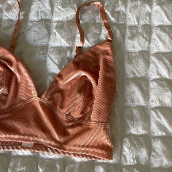 Victoria's Secret pink Wireless Bra - Picture 2 of 5